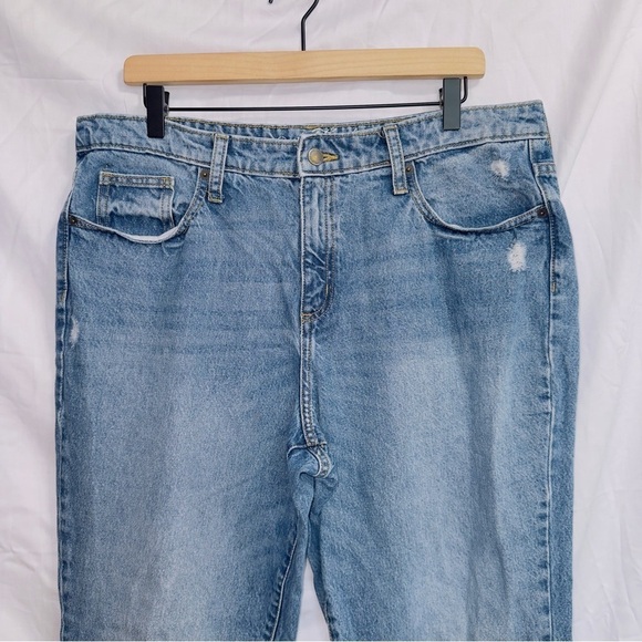 Universal Thread Light Wash Denim High Rise Straight Leg Jean size 14/32 - Picture 2 of 6